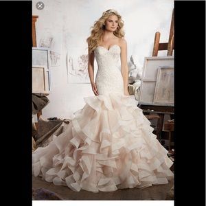 GORGEOUS WEDDING DRESS MORI LEE 8111